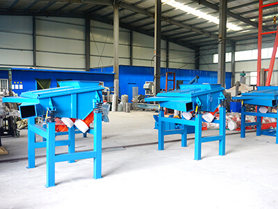 直線(xiàn)振動(dòng)篩生產(chǎn)車(chē)間