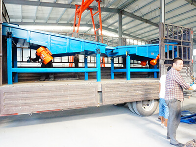 直線(xiàn)振動(dòng)篩發(fā)貨現(xiàn)場(chǎng)