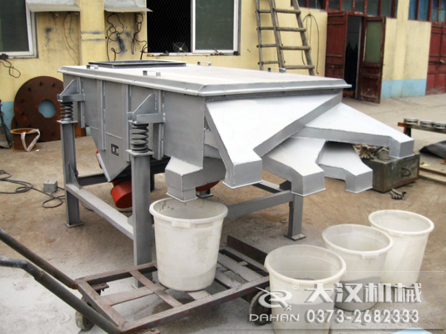 水洗砂直線振動篩試機現(xiàn)場